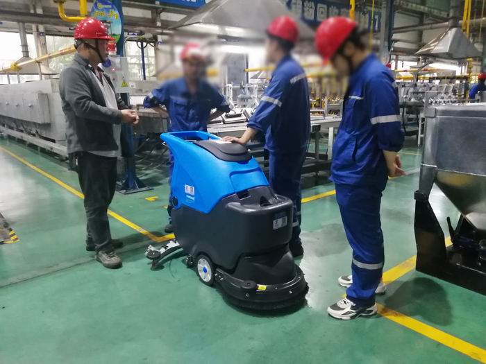 西安工廠(chǎng)用手推式洗地機(jī)